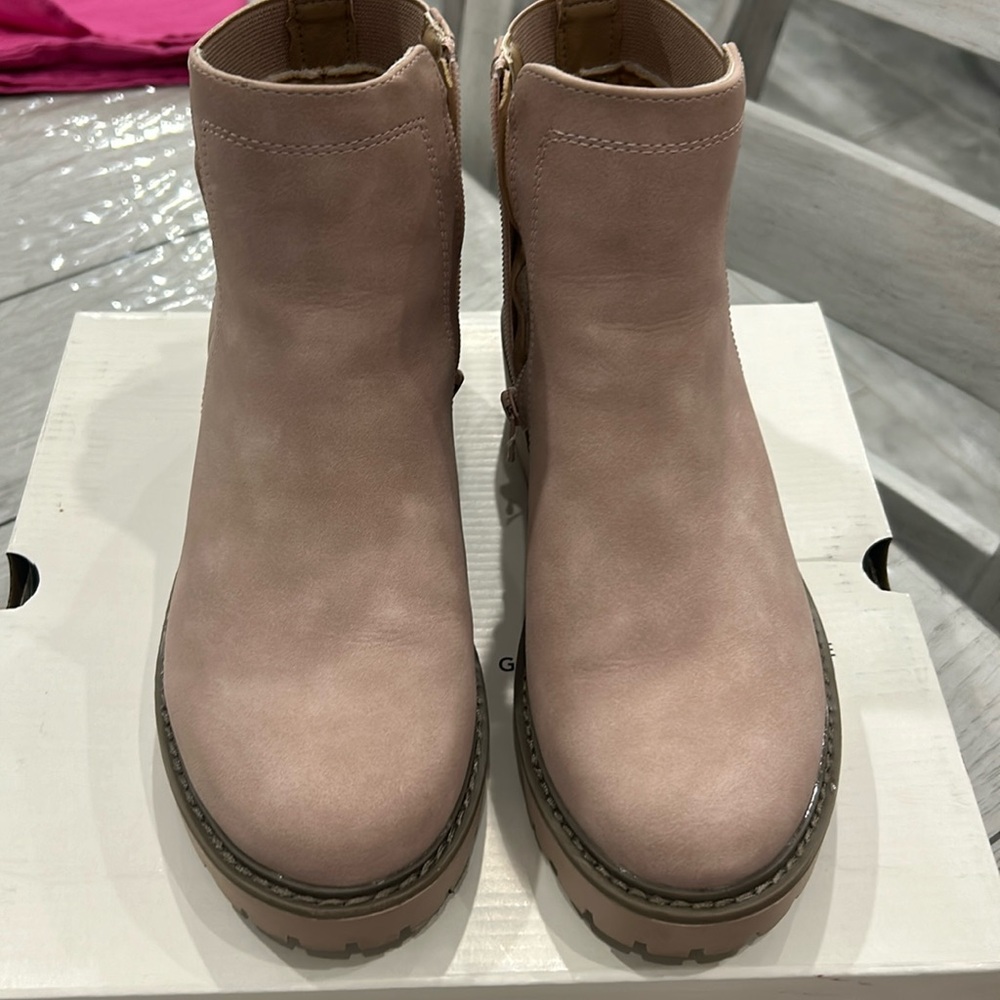 Kohl’s girls SO blush boots size 4